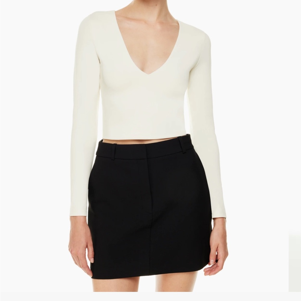 Aritzia Babaton color birch Contour V-Neck Longsleeve 2130 - Picture 7 of 7